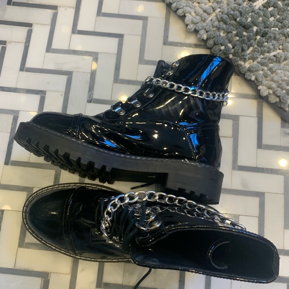 Shiny black boots size 8 - Picture 3 of 3